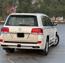 تۆیۆتا لاند کروزەر